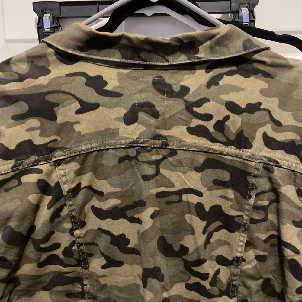 LuLaRoe Camo Print Jean Jacket 3XL in EUC - Picture 10 of 12
